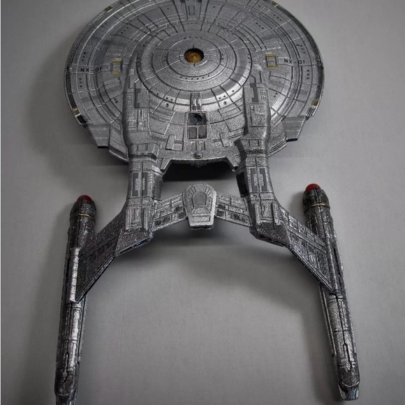 Polar Lights: Star Trek NX-01 Enterprise - 1:1000 Scale Model Kit - Snap - Picture 3 of 7